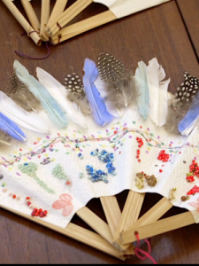 Atelier de confection d'un éventail au Musée Serbat (64)